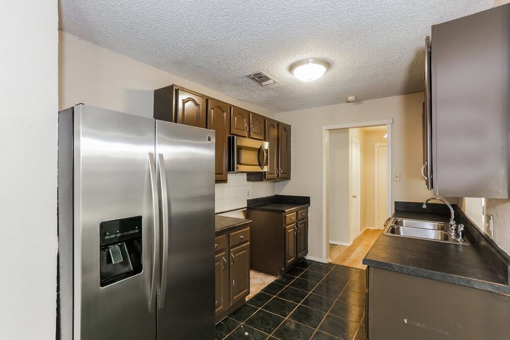 7600 Blue Carriage Ln - Photo 5 of 16