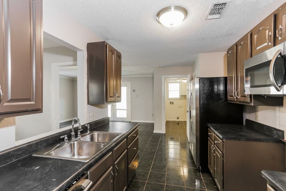 7600 Blue Carriage Ln - Photo 6 of 16
