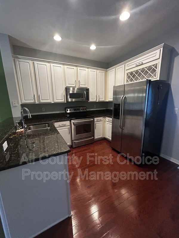 4711 67th Ave N - Photo 4 of 17