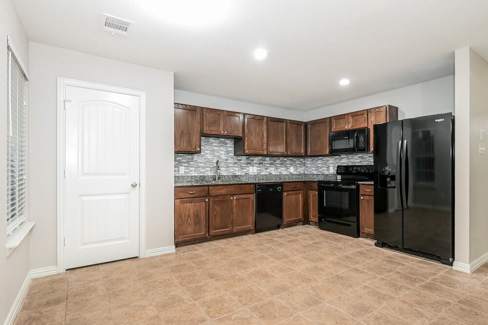 13203 Spanish Bay Ct - Photo 7 of 16