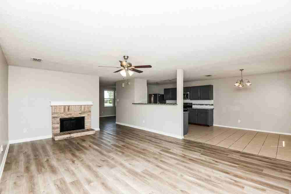1505 Queen Annes Dr - Photo 6 of 16