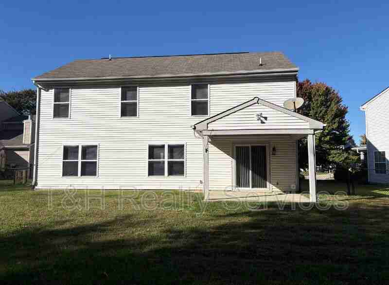 8221 Twin River Dr - Photo 5 of 29