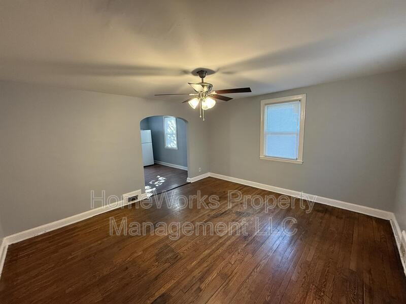 2733 Ellicott Dr - Photo 2 of 15