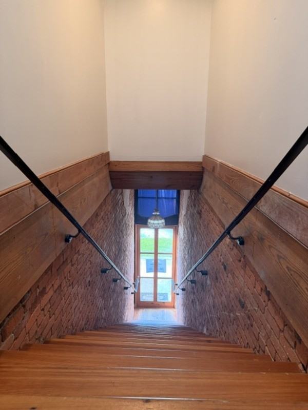 106 Grace St - Photo 4 of 40