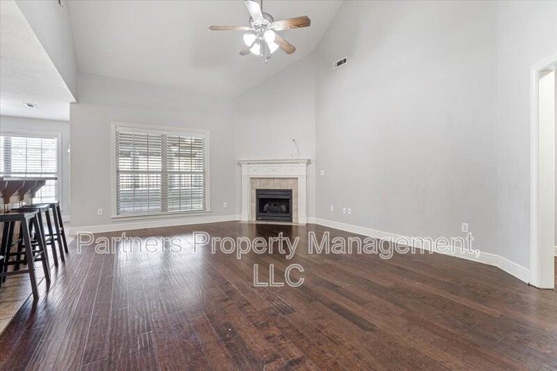 596 N Fox Meadows Ln - Photo 2 of 20