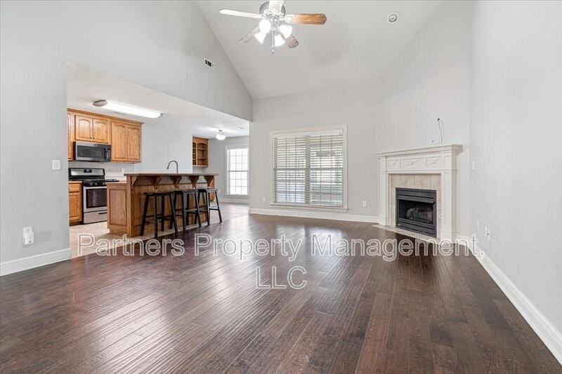 596 N Fox Meadows Ln - Photo 3 of 20