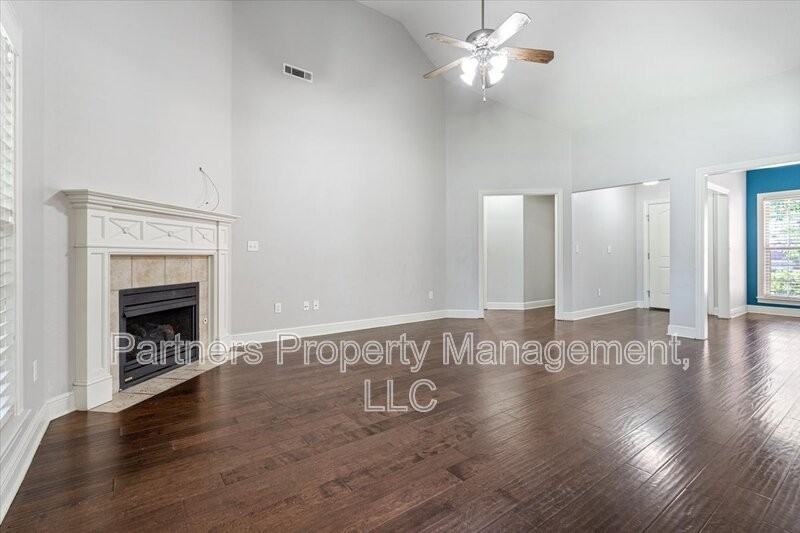596 N Fox Meadows Ln - Photo 4 of 20