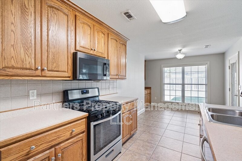 596 N Fox Meadows Ln - Photo 6 of 20