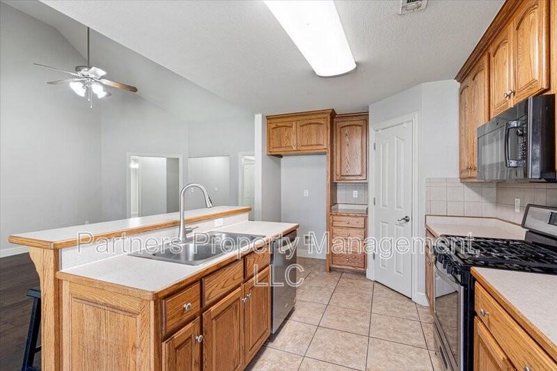 596 N Fox Meadows Ln - Photo 7 of 20