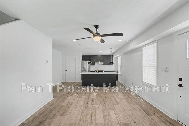 201 W 37th St - Photo 5 of 22