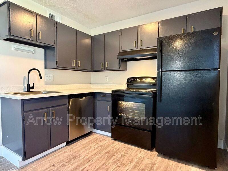 2325 S St #9 - Photo 2 of 15
