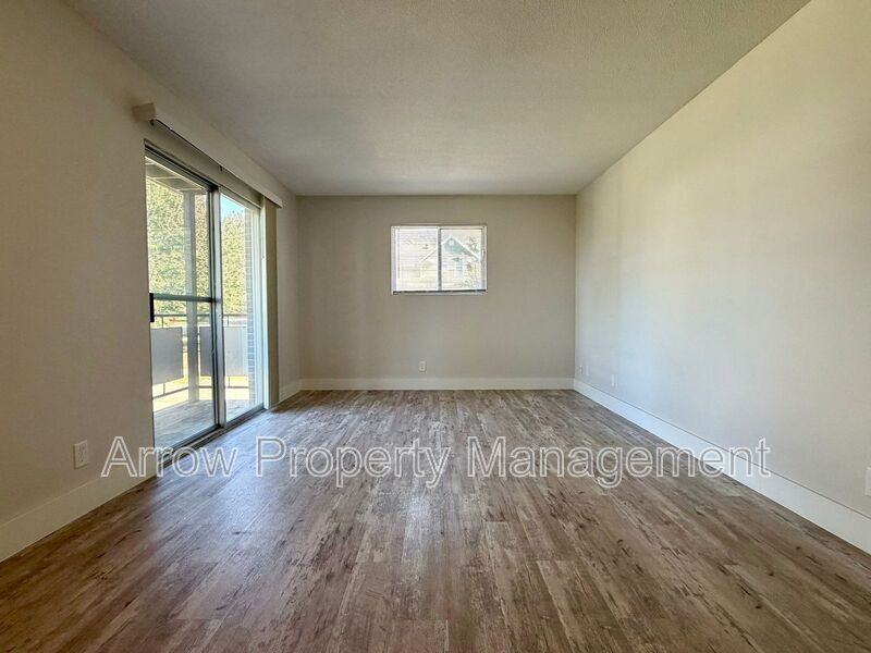2325 S St #9 - Photo 4 of 15