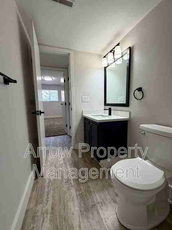 2325 S St #9 - Photo 7 of 15