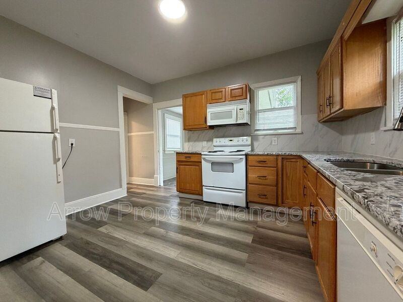 1901 Sumner St #1 - Photo 6 of 22