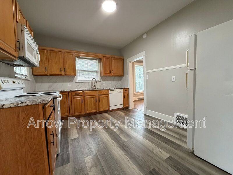1901 Sumner St #1 - Photo 7 of 22