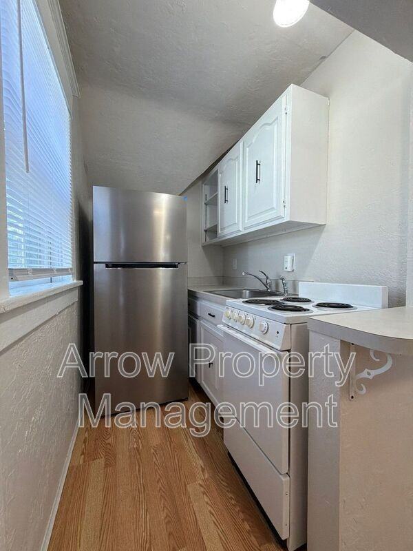 730 N 25th St #3 - Photo 2 of 17
