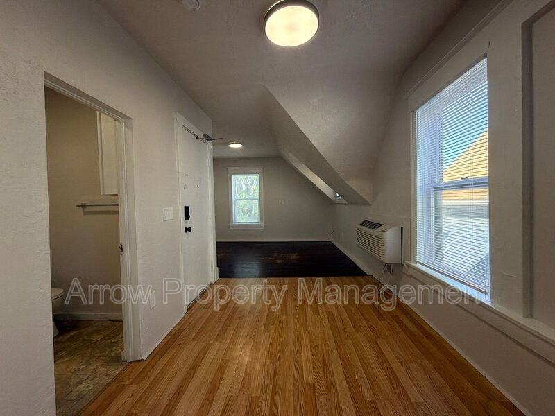 730 N 25th St #3 - Photo 3 of 17