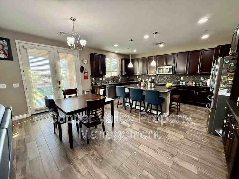 7957 W Quail Track Dr - Photo 5 of 14