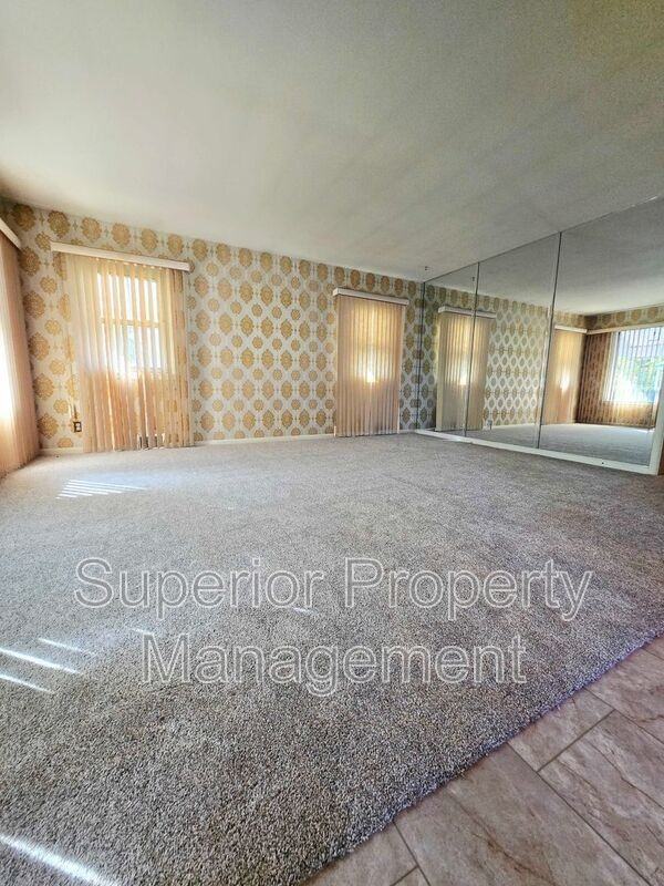 1880 Oxford Dr - Photo 3 of 19
