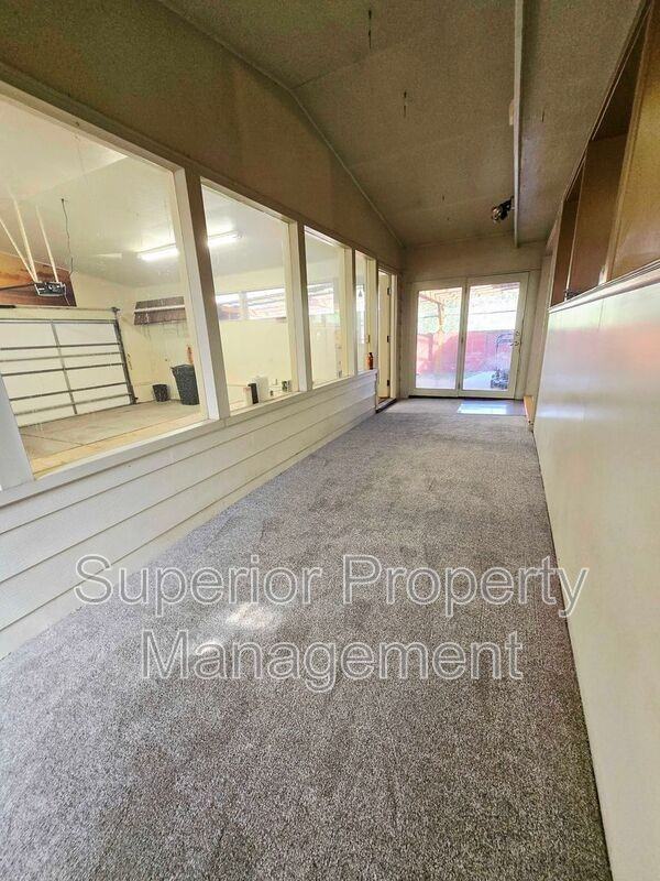 1880 Oxford Dr - Photo 4 of 19
