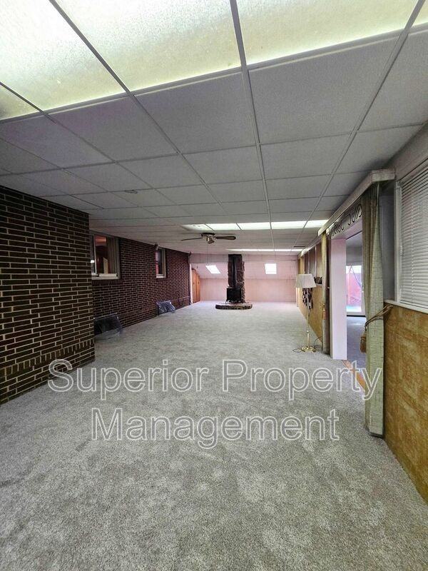 1880 Oxford Dr - Photo 5 of 19