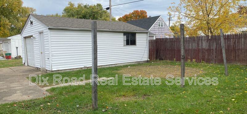 2836 Shartle St - Photo 3 of 36