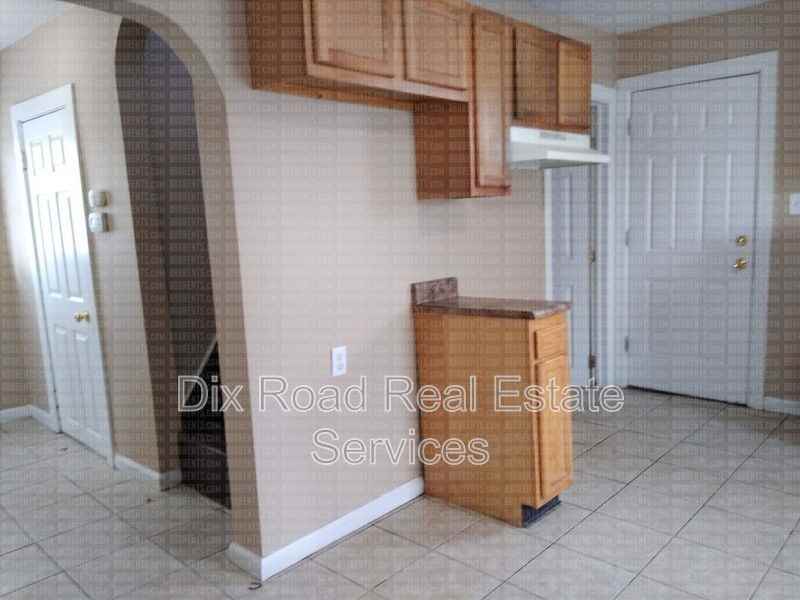 1404 Western Ave - Photo 5 of 11