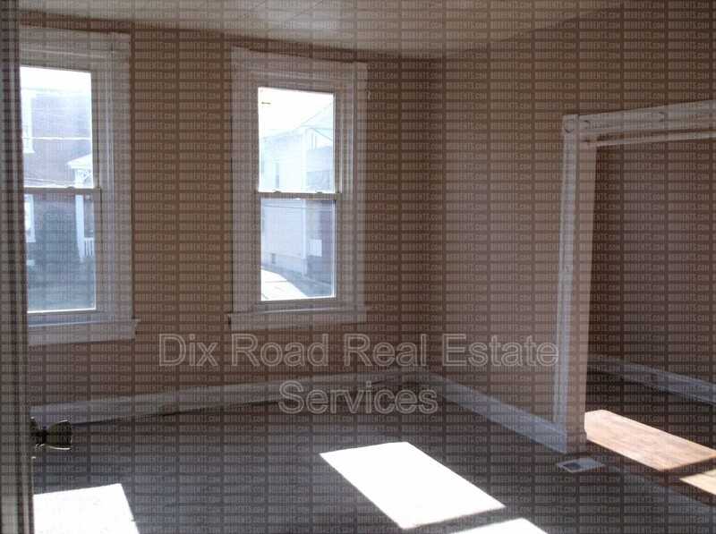 1404 Western Ave - Photo 6 of 11