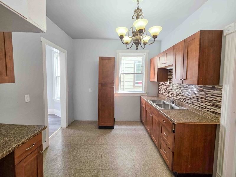 339 Hampshire St - Photo 4 of 18
