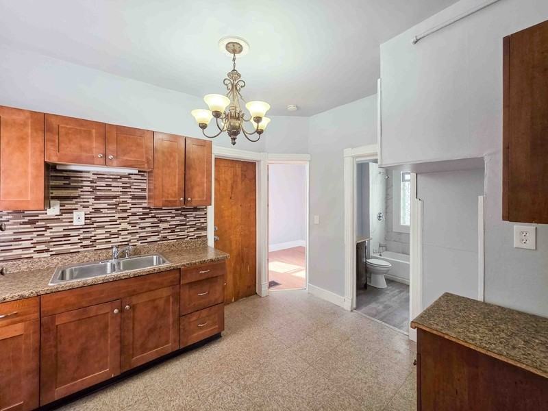339 Hampshire St - Photo 7 of 18