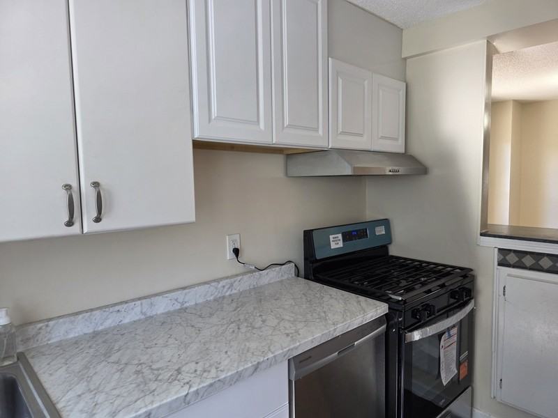 591 Longmeadow Rd - Photo 5 of 14