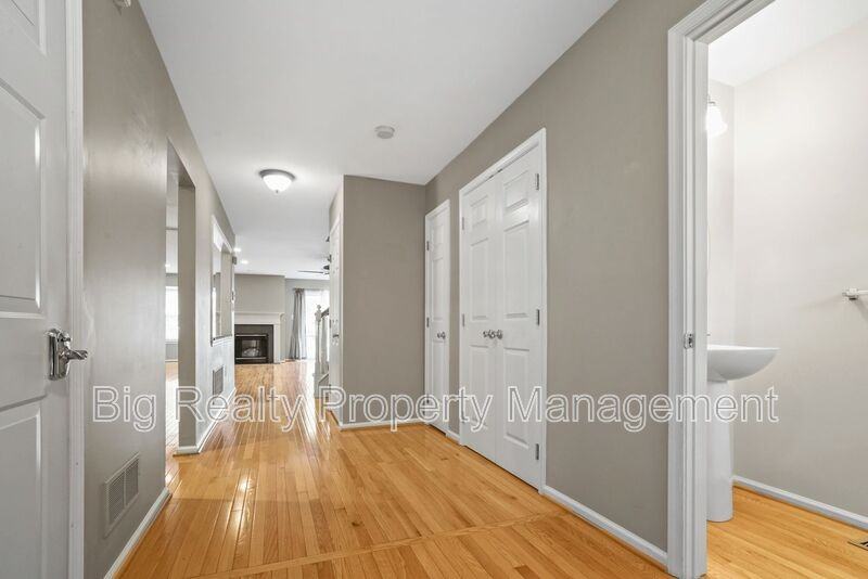 114 Harvard Dr - Photo 2 of 14