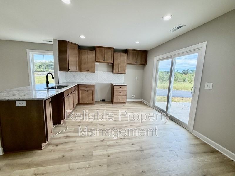 428 W Main St - Photo 4 of 17