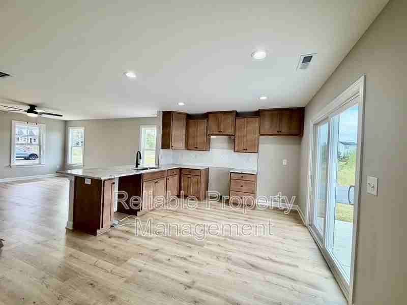 428 W Main St - Photo 5 of 17