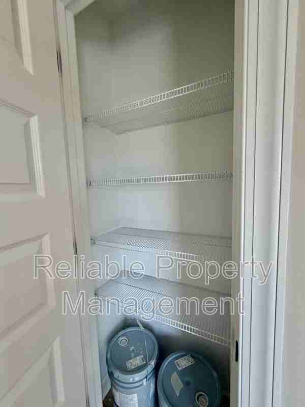 428 W Main St - Photo 7 of 17