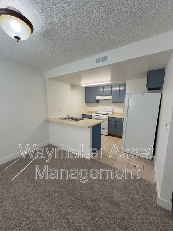 2540 King St - Photo 4 of 8