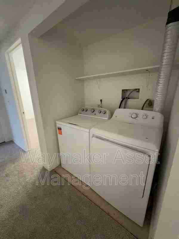 2540 King St - Photo 5 of 8