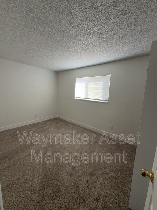 2540 King St - Photo 6 of 8