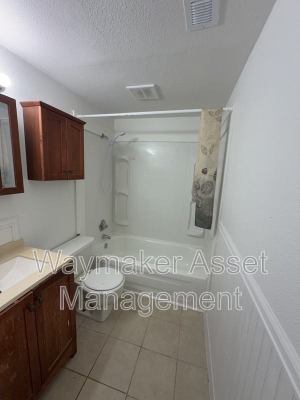 2540 King St - Photo 7 of 8