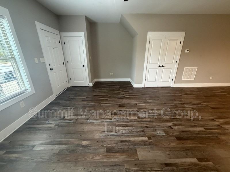 860 S Harkness St - Photo 5 of 30