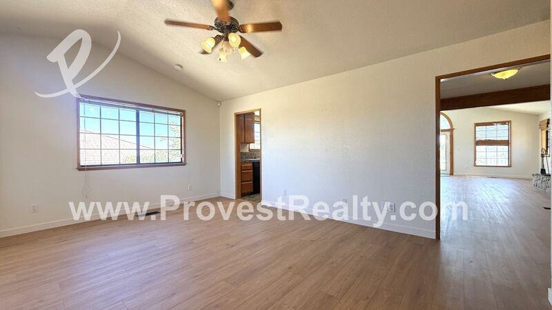 13043 4th Ave - Photo 4 of 37