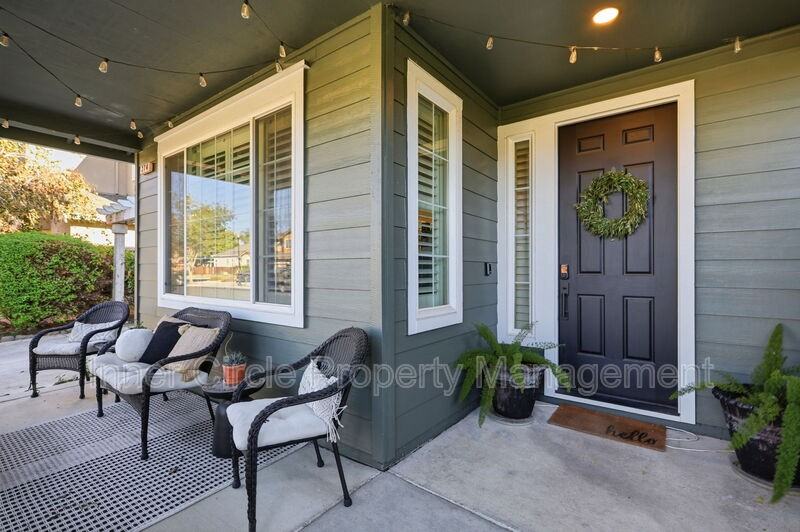 374 Olive St - Photo 3 of 22