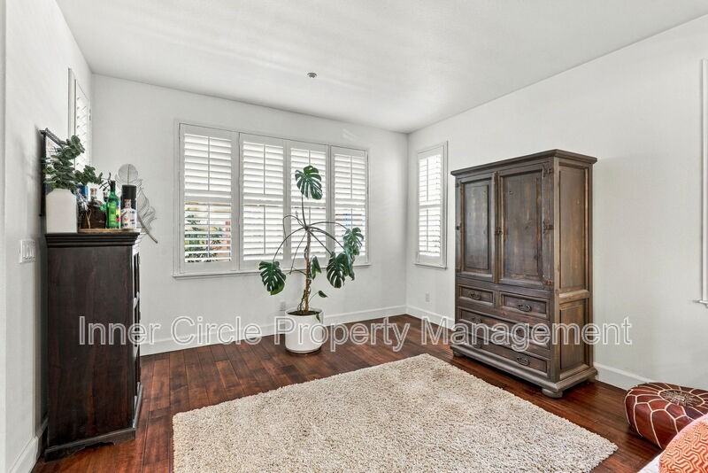 374 Olive St - Photo 4 of 22
