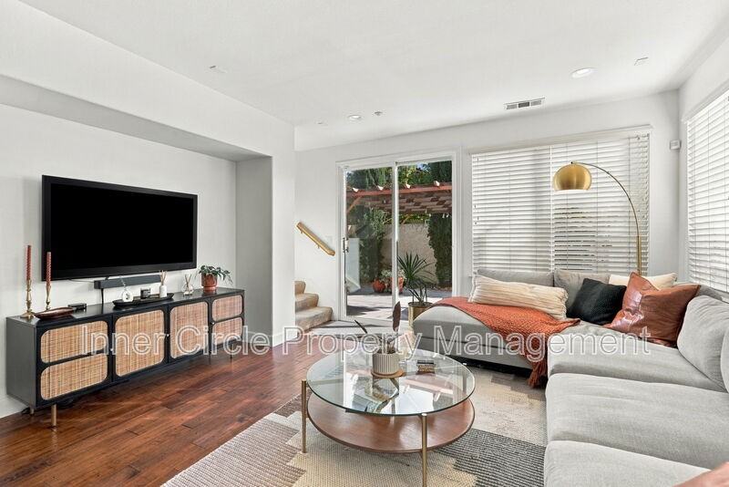 374 Olive St - Photo 5 of 22