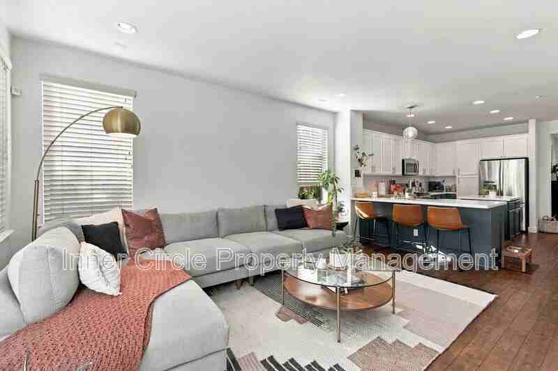 374 Olive St - Photo 6 of 22