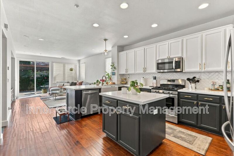 374 Olive St - Photo 7 of 22
