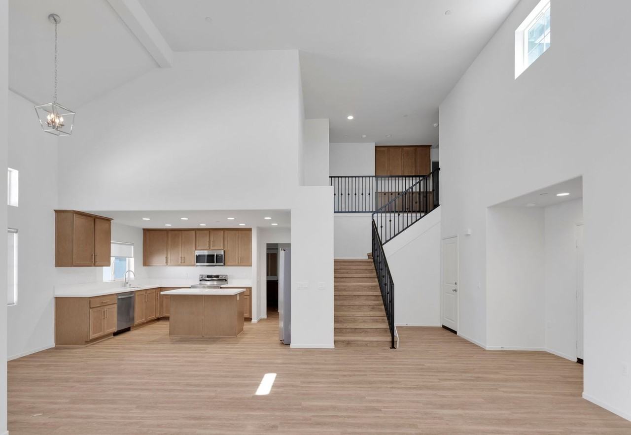 11712 Sebastian St - Photo 7 of 36