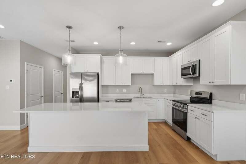 7106 Dulaney Way - Photo 4 of 10