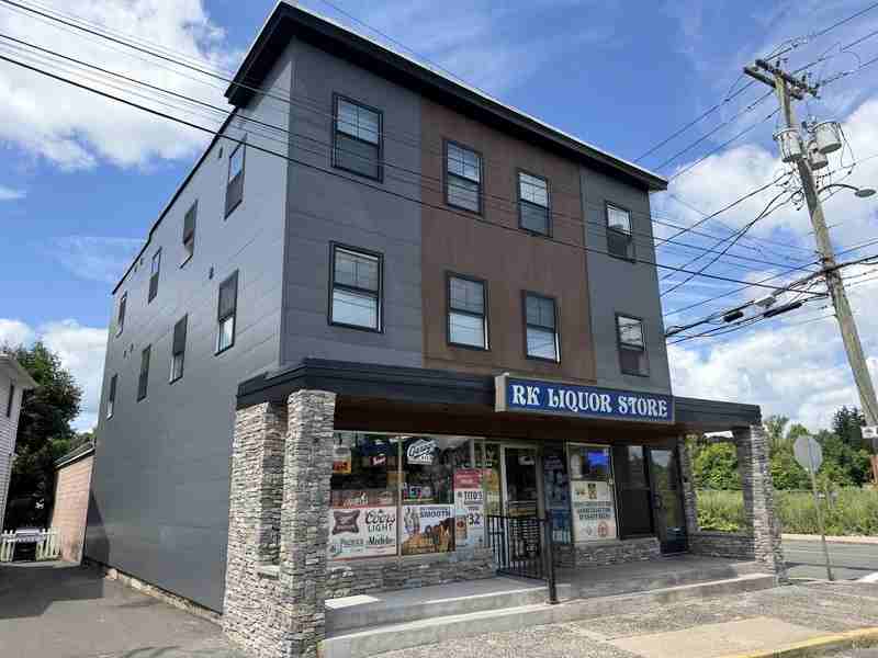 64 S Center St #8