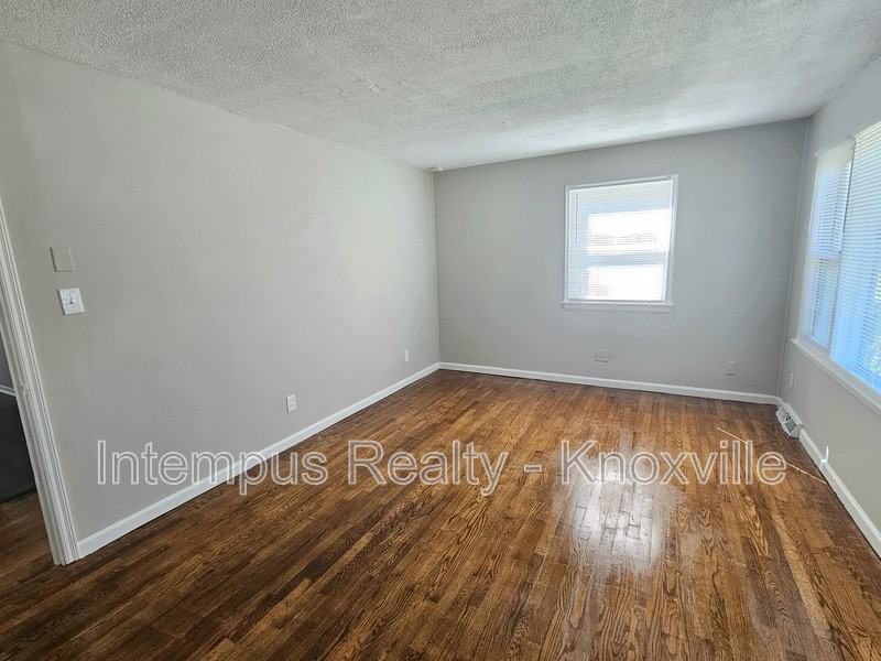 334 Cedar Ave - Photo 2 of 21
